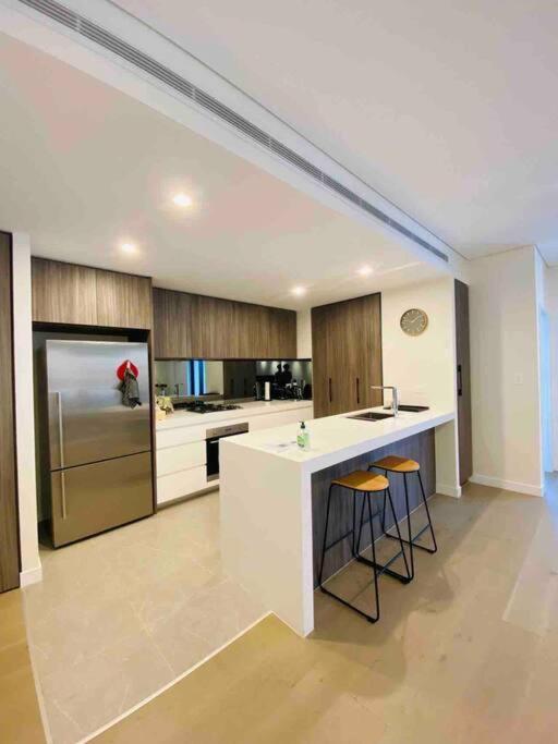 Luxury 3 Bedroom Apartment In Ryde シドニー エクステリア 写真