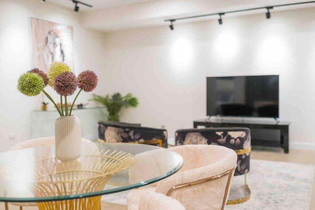 Luxury 3 Bedroom Apartment In Ryde シドニー エクステリア 写真